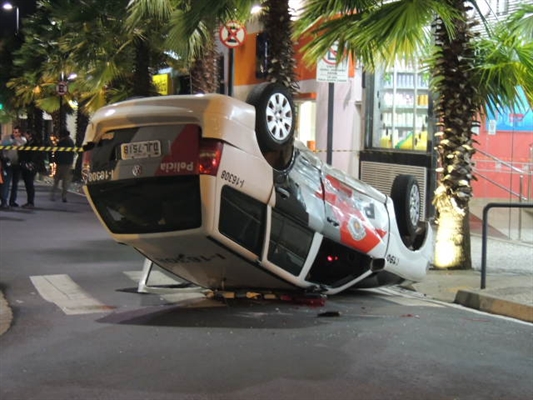 Capotamento de viatura aconteceu em atendimento de possível trote