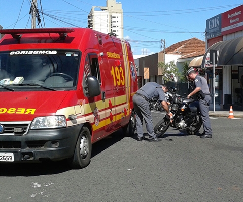 Cruzamento perigoso no Centro  registra mais uma forte batida