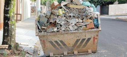 Vereador cobra sinalização nas caçambas