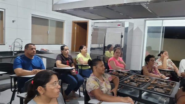 O curso de salgadeiro, que teve início na segunda-feira (9), terá uma duração total de cinco meses (Foto: Divulgação)