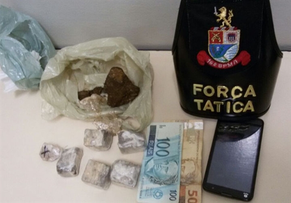 Homem é preso com maconha e crack pela PM 