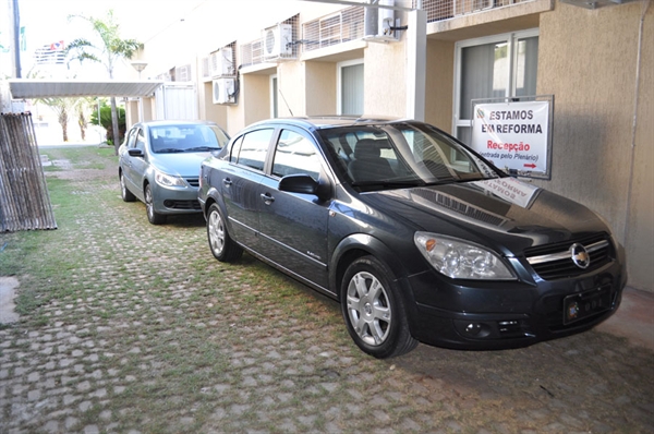 Casa tem três carros, dois serão devolvidos para a Prefeitura após os outros chegarem