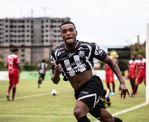 Com novo comandante, o time venceu o União Suzano por 2 a 1 (Foto: Rainier Moura)