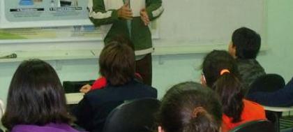 Dinâmica discute economia de água com alunos