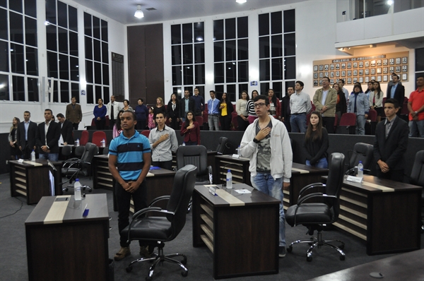 Estudantes vivem pela primeira  vez a experiência de ser vereador 