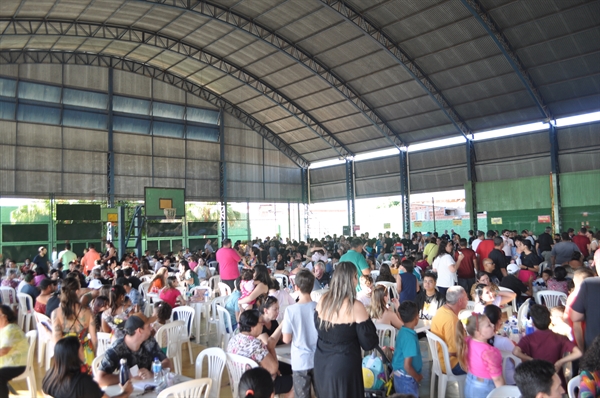 Centenas de pessoas prestigiaram a 10ª Festa do Sorvete organizada pela Loja Maçônica Brisas Suaves, neste final de semana (Foto: A Cidade)