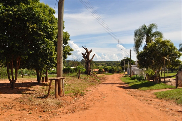 Prefeitura concretiza os documentos da Vila Carvalho