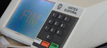 Juiz eleitoral lacra as urnas eletrônicas hoje