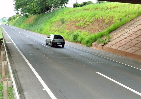 O fato foi registrado embaixo do viaduto que liga a avenida João Gonçalves Leite aos bairros São Cosme e Damião (Foto: A Cidade)