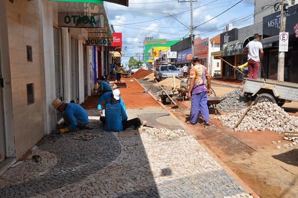 Obras na Rua Sta Catarina entram na etapa do calçamento 