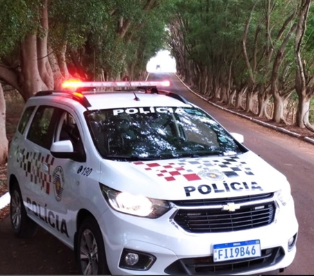 Acusado foi abordado durante uma ocorrência de som alto e entregou para os policiais uma CNH falsa, onde acabou preso (Foto: Divulgação)