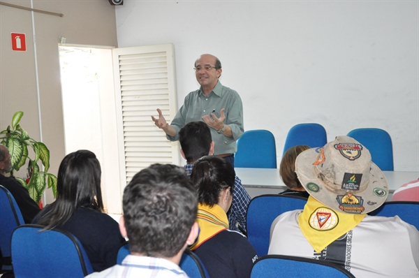  Prefeito faz nova reunião sobre o Desfile Cívico 2018 (Foto: Divulgação/Prefeitura de Votuporanga)