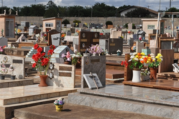 Reformas devem ser concluídas até nesta sexta-feira (14); limpeza de sepulturas, com utilização de água, vai até o dia 30 de outubro (Foto: A Cidade)