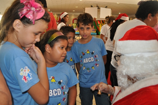 Crianças do ABCD ganham festa de Natal