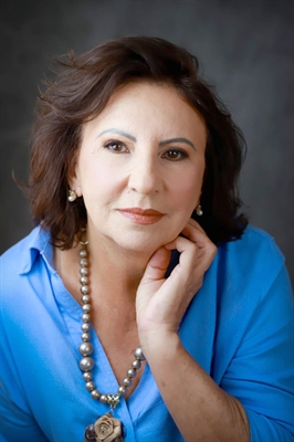 Cleide Semenzato é assistente social e educadora. Escreve a partir da escuta cotidiana de histórias reais, refletindo sobre vínculos, afetos e os desafios das relações no mundo contemporâneo. (Foto: Divulgação)
