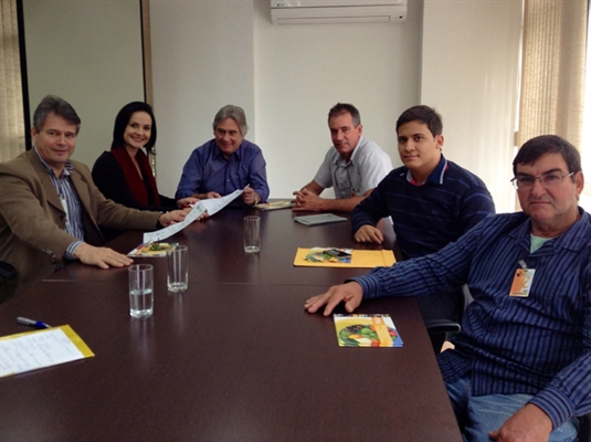 Juliana Marão  assina novo convênio do PAA
