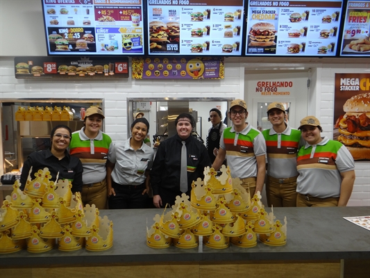 A unidade do Burger King foi inaugurada na noite de ontem, às 19h, na avenida Brasil, em Votuporanga (Foto: A Cidade)