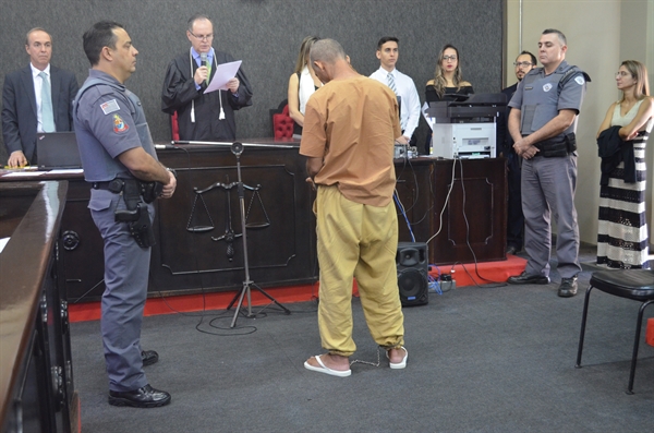 O juiz Jorge Canil aplicou a pena final de sete anos de prisão em regime inicial fechado, sem direito de apelar em liberdade (Foto: Aline Ruiz/A Cidade)