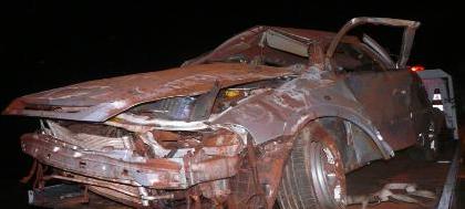 Jovem de 22 anos vai à UTI após capotamento