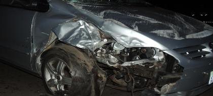 Colisão entre carros deixa uma pessoa ferida