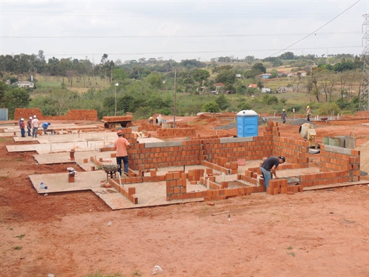 Começa a construção das casas do São Cosme