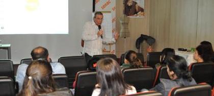 Senac promove workshop com o estilista José Gayegos