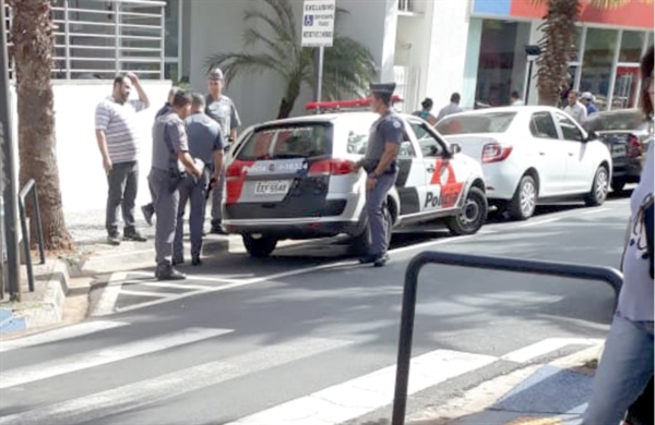 O crime foi registrado na rua Amazonas, local onde a infratora também foi localizada e presa no início da tarde desta terça-feira (26) (Foto: A Cidade)