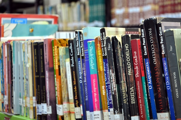 Escolas do município ganham bibliotecas do Instituto Brasil Leitor 