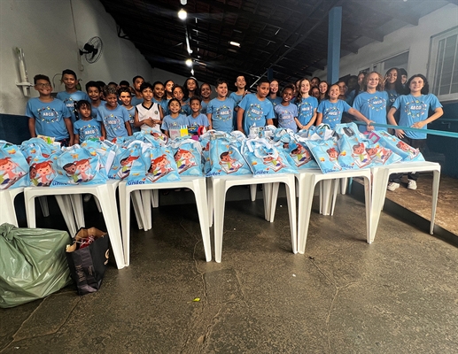 Direito da Unifev entrega 300 brinquedos para instituição beneficente (Foto: Unifev)