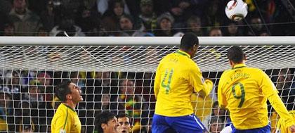 Brasil vence Chile e pega a Holanda na sexta