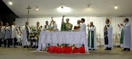 Missa da Família leva centenas de fiéis à Concha 