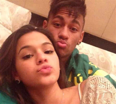 Casal ioiô: Neymar confirma namoro com Marquezine