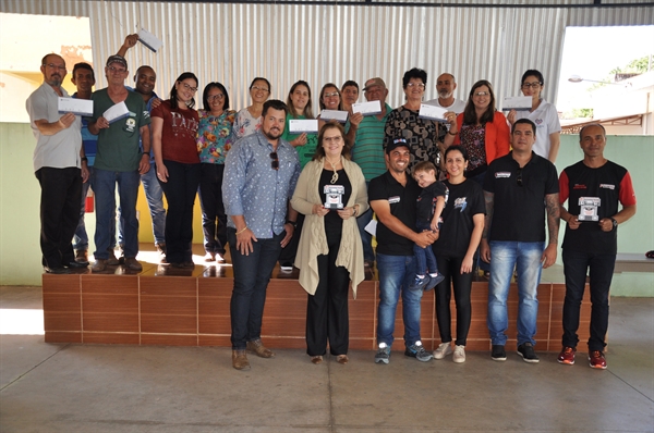  Além dos mantimentos, oito entidades repartiram entre si um total de R$ 4 mil, verba obtida pelas instituições que se dispuseram a trabalhar no estacionamento do evento (Foto: Divulgação/Prefeitura de Votuporanga) 