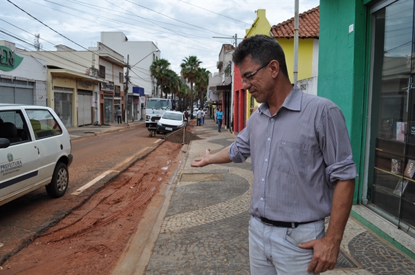 Valdir Garcia afirmou que já pensou em fechar a loja por conta do prejuízo (Gabriele Reginaldo/A Cidade)