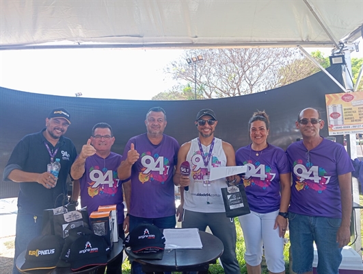 Rádio Cidade dá show de cobertura no 10° Encontro de Carros Antigos (Foto: A Cidade)