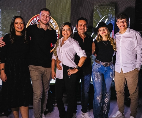 Postagem no Instagram de Rosana Miranda mostra a família reunida no pré-lançamento do Votu Internacional Rodeo 2026 (Foto: Redes sociais)