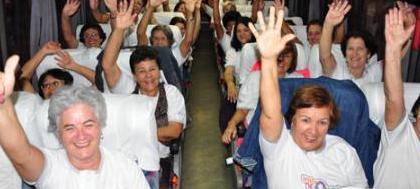 Idosos do CCI partem para a Praia Grande