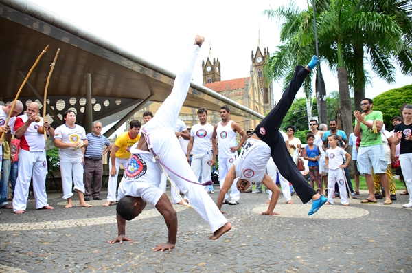 O evento tem o objetivo de realizar o batizado dos iniciantes e a troca de cordas dos alunos da graduação (Foto: Prefeitura de Votuporanga)