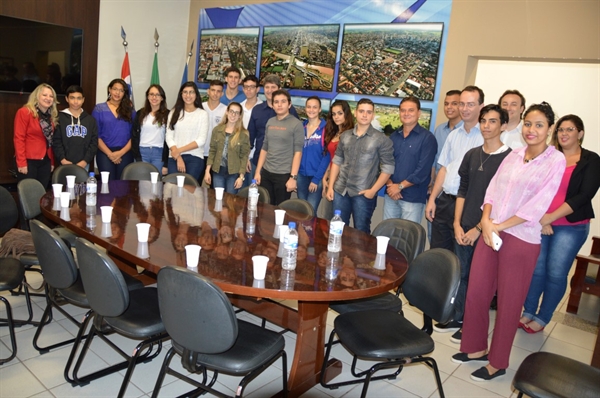 Vereadores jovens se reúnem com prefeito e juiz 