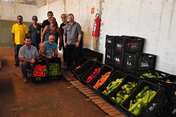 Produtos foram entregues pelo Banco Ceagesp de Alimentos aos representantes de nove entidades assistenciais de Votuporanga, mas doações devem aumentar (Foto: Divulgação/Prefeitura de Votuporanga)