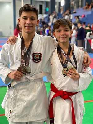 Os irmãos Lucas e Victor Celeri conquistaram importantes medalhas no torneio de Karatê esse fim de semana (Foto: Divulgação) ???????