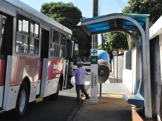 Prefeito anuncia a cobertura de 25 pontos de ônibus em Votuporanga (Foto: Divulgação/Prefeitura de Votuporanga)