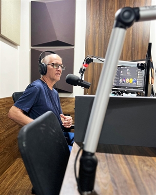 O Senac Votuporanga está com as últimas vagas abertas para o curso Locução para Podcast (Foto: Senac Votuporanga)