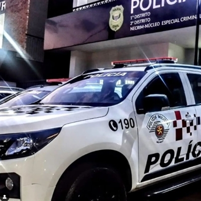 Ladrões foram presos em flagrante pela Polícia Militar no cruzamento da rua Alagoas com a São Paulo, o centro de Votuporanga (Foto: Divulgação)