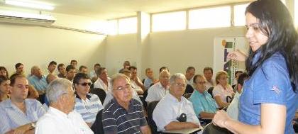 Comissão analisa estatuto da associação de borracha