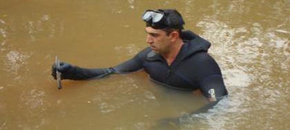 Bombeiros encontram faca utilizada em homicídio