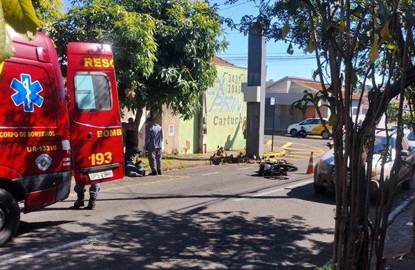 As motos colidiram e foi preciso fechar a via para realizar o atendimento às vítimas  Foto: Arquivo pessoal