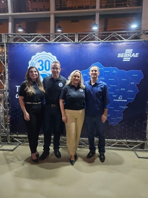 Leliane Petrocelli, Marcos Amâncio, Eliana Germano e o professor Alessandro Oliveira (Foto - Arquivo pessoal)