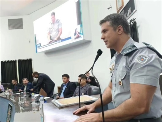 Comandante foi homenageado na Câmara (Foto: 16º BPM/I)