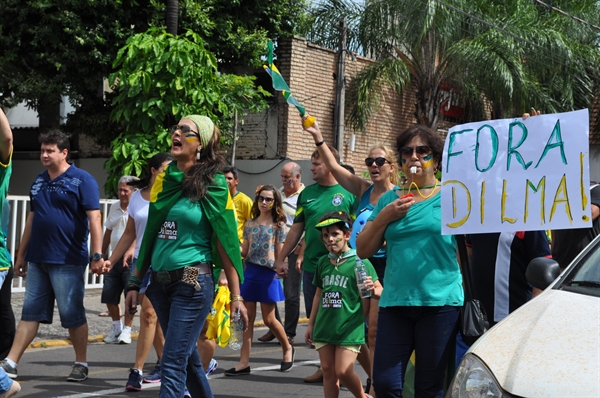 Protesto pelo impeachment da presidente da república acontece neste domingo 